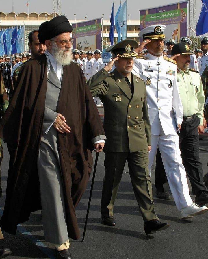 دست راست سید علی خامنه‌ای